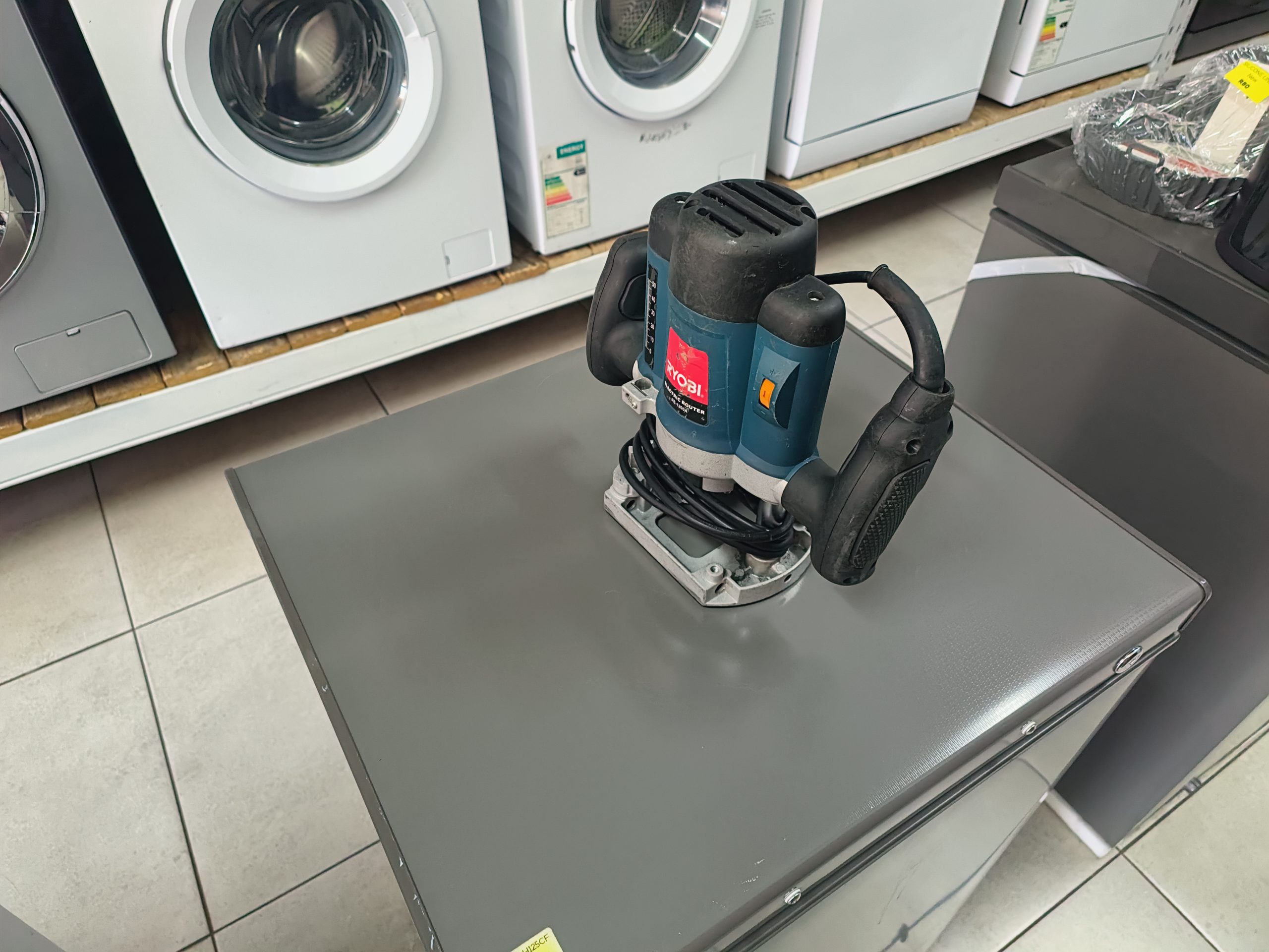 RYOBI ELECTRIC ROUTER RE-1200A - Image 3