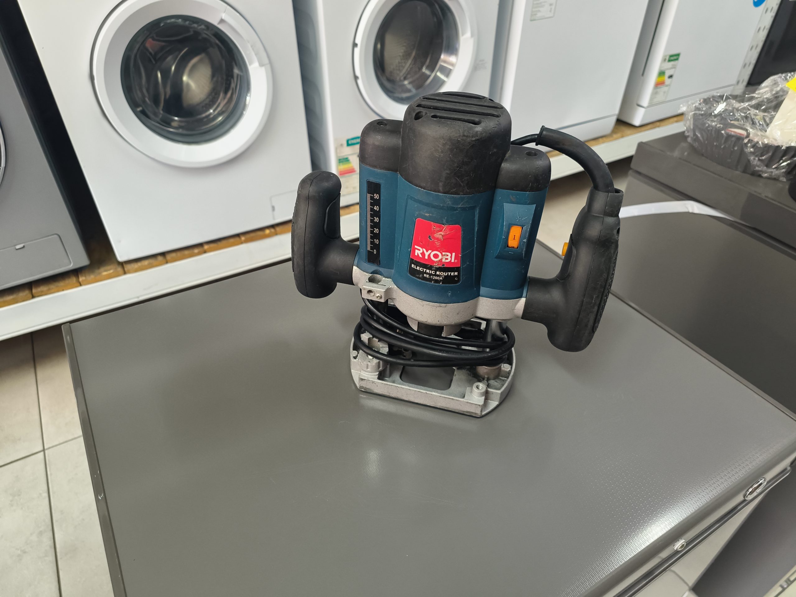 RYOBI ELECTRIC ROUTER RE-1200A - Image 4