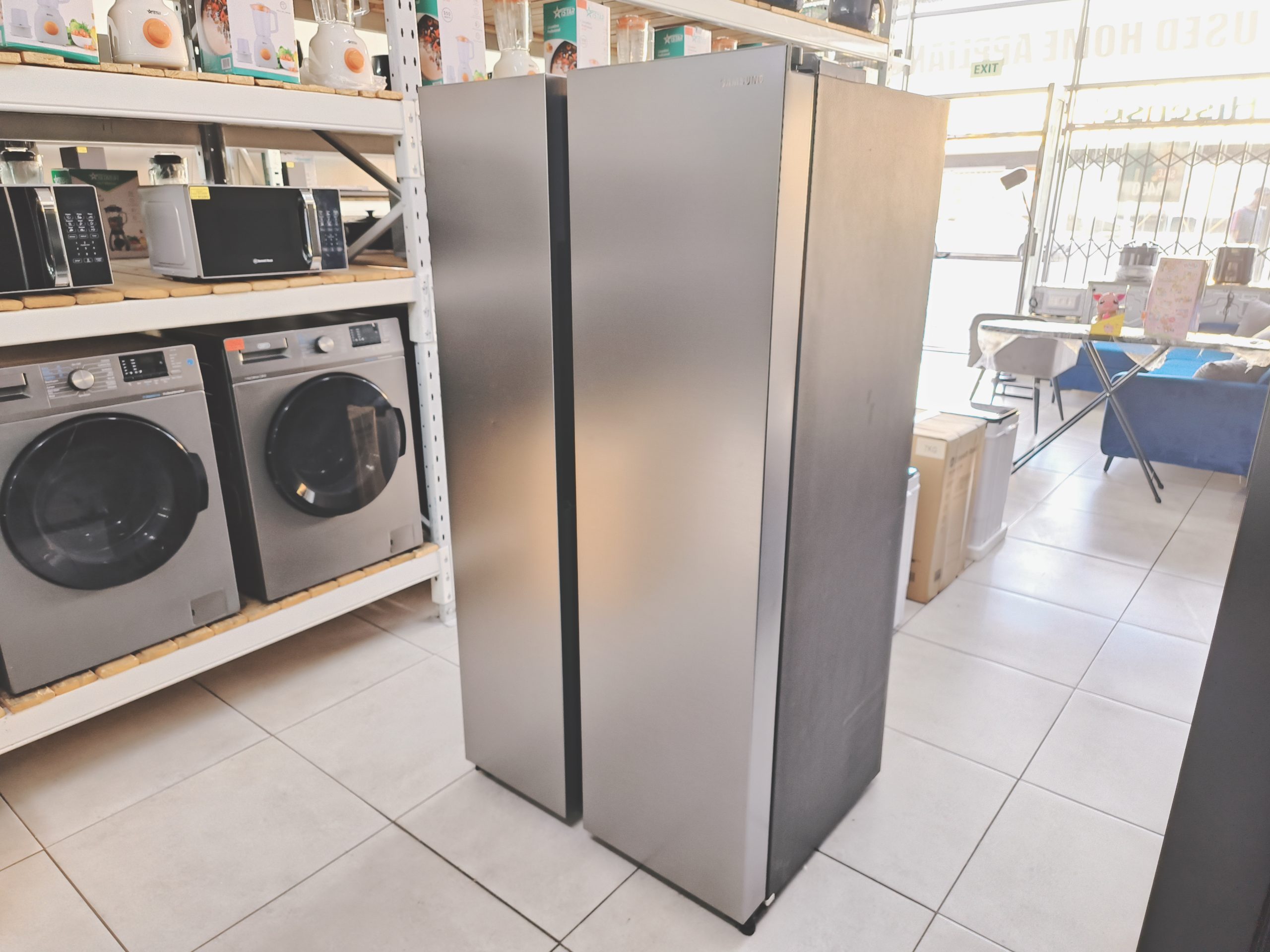 SAMSUNG 647L 2 DOOR SIDE BY SIDE FRIDGE SILVER - Image 2